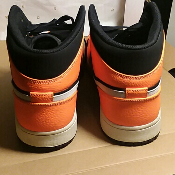 Air Jordan 1 Mid - Picture 4 of 6